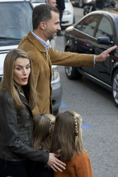 Prinz Felipe mit Prinzessin Letizia und ihren Kindern Prinzessin Leonor und Prinzessin Sofia