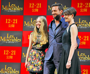Amanda Seyfried, Hugh Jackman, Anne Hathaway