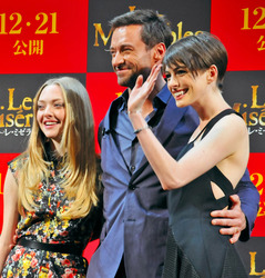 Amanda Seyfried, Hugh Jackman, Anne Hathaway