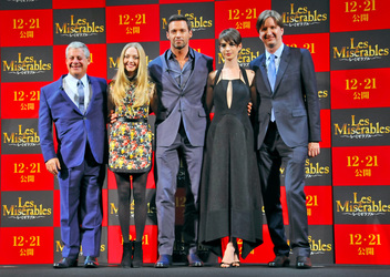 Cameron Mackintosh, Amanda Seyfried, Hugh Jackman, Anne Hathaway, Tom Hooper