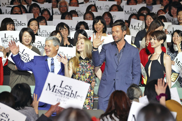 Cameron Mackintosh, Amanda Seyfried, Hugh Jackman, Anne Hathaway