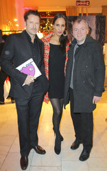 Bruno Eyron mit Freundin Friederike Dirscherl, Thierry Noir.