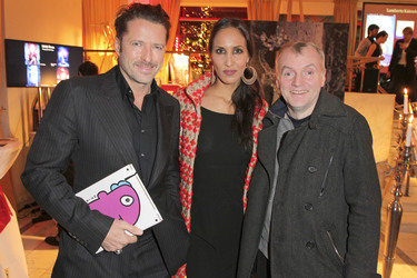 Bruno Eyron mit Freundin Friederike Dirscherl, Thierry Noir.