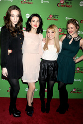 Emma Dumont, Julia Goldani Telles, Bailey Buntain, Kaitlyn Jenkins
