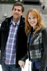Katie Leclerc mit Begleitung