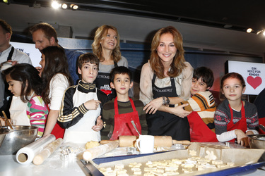 Ursula Karven, Caroline Beil