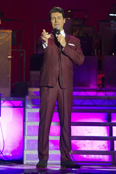 Phil Barley als Dean Martin