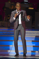 Giles Terera als Sammy Davis Jr.