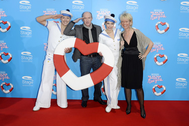 Peter Nottmeier mit Begleitung