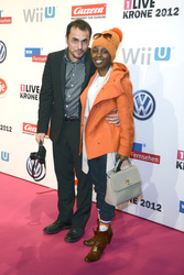 Shary Cheyenne Reeves mit Begleitung