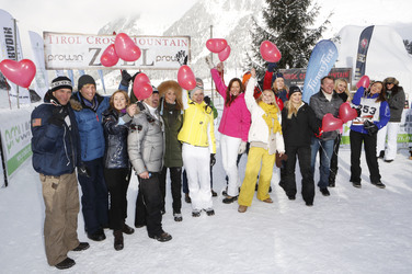 Till Demtröder mit seinen Gästen Magdalena Brzeska, Bernhard Bettermann, Maxi Arland, Bettina Cramer, Caroline Beil, Patrick Lindner, Eva Habermann, Regina Halmich, Nova Meierhenrich und anderen