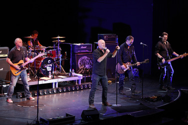 Bubi Hönig, Rolf Möller, Kai 'Havaii' Schlasse, Stefan 'Kleinkrieg' Klein, Lars 'Larson' Hartmann (Extrabreit)