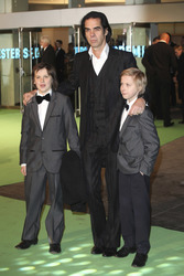 Nick Cave mit seinen Söhnen