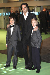 Nick Cave mit seinen Söhnen