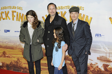 Benno Fürmann mit Tochter Zoe und Gast, Tom Schilling