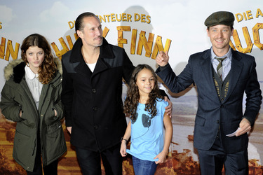 Benno Fürmann mit Tochter Zoe und Gast, Tom Schilling