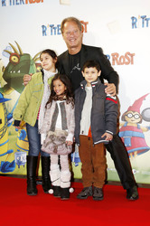 Tom Gerhardt mit Kindern