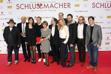 Matthias Schweighöfer mit seinem 'Schlussmacher'-Cast