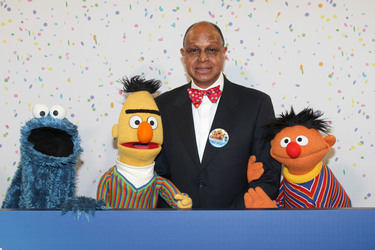 Melvin Ming mit Krümelmonster, Bert und Ernie