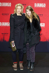 Anika Decker mit Begleitung