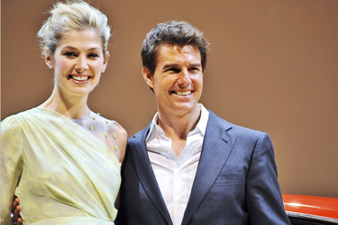 Rosamund Pike, Tom Cruise