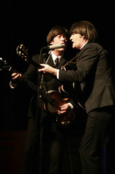 Steve White als Paul McCartney, Craig Gamble als George Harrison