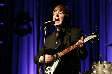 Paul Tudhope als John Lennon