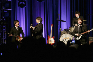 Steve White als Paul McCartney, Craig Gamble als George Harrison, Simon Ramsden als Ringo Starr, Paul Tudhope als John Lennon