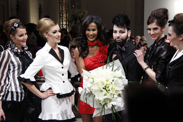 Harald Glööckler mit Model