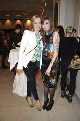 Elna-Marget zu Bentheim mit Begleitung