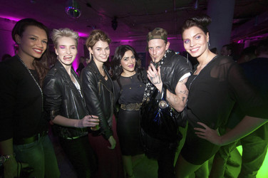 Anika Scheibe, Gita Kurdpoor, Oliver Rath mit Gästen