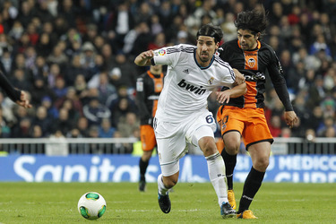 Sami Khedira, Éver Banega