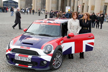 Eugenie Mountbatten-Windsor, Beatrice Mountbatten-Windsor
