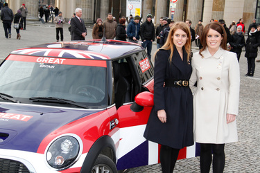 Beatrice Mountbatten-Windsor, Eugenie Mountbatten-Windsor
