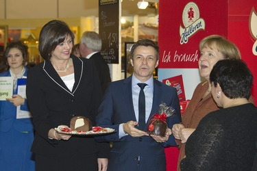 Ilse Aigner, Angela Merkel, Sharon Dijksma