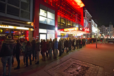 Schlange vor dem Cro Konzert