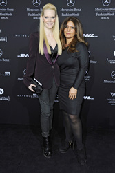 Mirja du Mont mit Begleitung