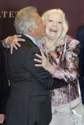 Dustin Hoffman, Gwyneth Jones