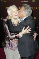 Gwyneth Jones, Dustin Hoffman