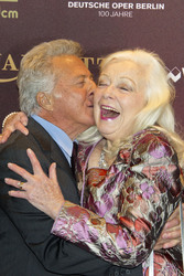 Dustin Hoffman, Gwyneth Jones