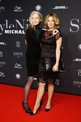 Eveline Hall, Kim Fisher