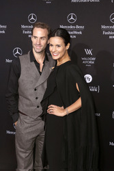 Joseph Fiennes, Maria Dolores Dieguéz