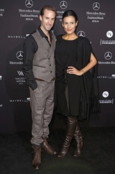 Joseph Fiennes, Maria Dolores Dieguéz