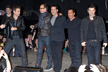 Joey McIntyre, Donnie Wahlberg, Jonathan Knight, Danny Wood, Jordan Knight (New Kids on the Block)