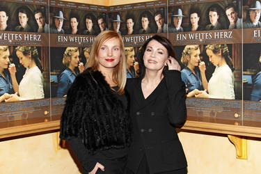 Nadja Uhl, Iris Berben