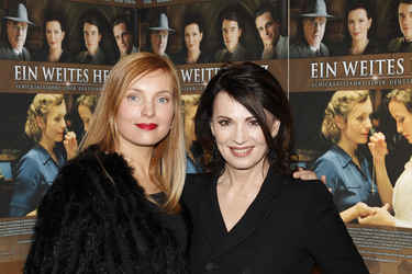 Nadja Uhl, Iris Berben