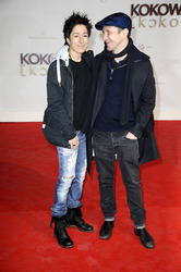 Dunja Hayali mit Begleitung