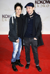 Dunja Hayali mit Begleitung