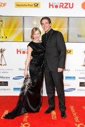 Jasmin Schwiers mit Ehermann Jan van Weyde