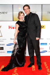 Jasmin Schwiers mit Ehermann Jan van Weyde